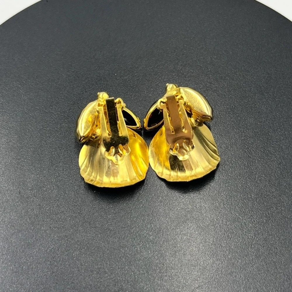 Vintage ? Juliana Gold Tone Rhinestone Fan Clip on Earrings: Purple Givre‎ Glass